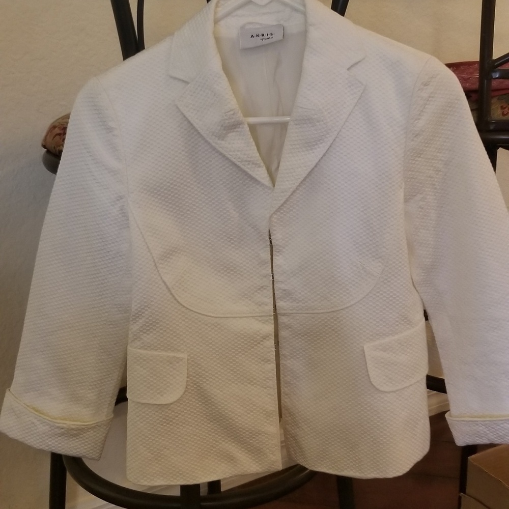 Akris Punto, crema woven jacket w/ hook & eye